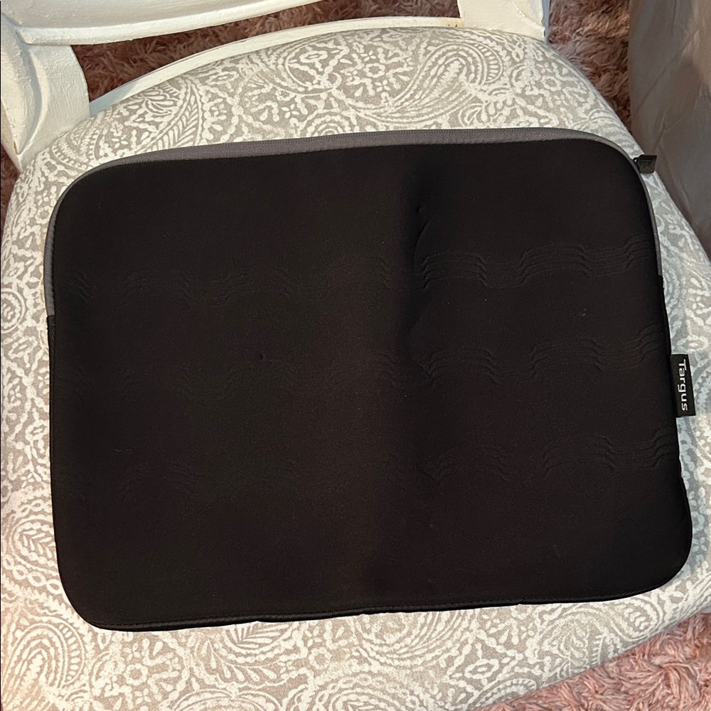 Targus laptop pouch